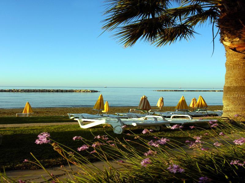Palm Beach Hotel & Bungalows Larnaca Exterior photo